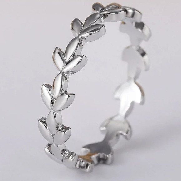 🔥PREMIUM 925 STERLING SILVER DAINTY LEAF ETERNITY BEAUTIFUL RING, K952 - Picture 1 of 5